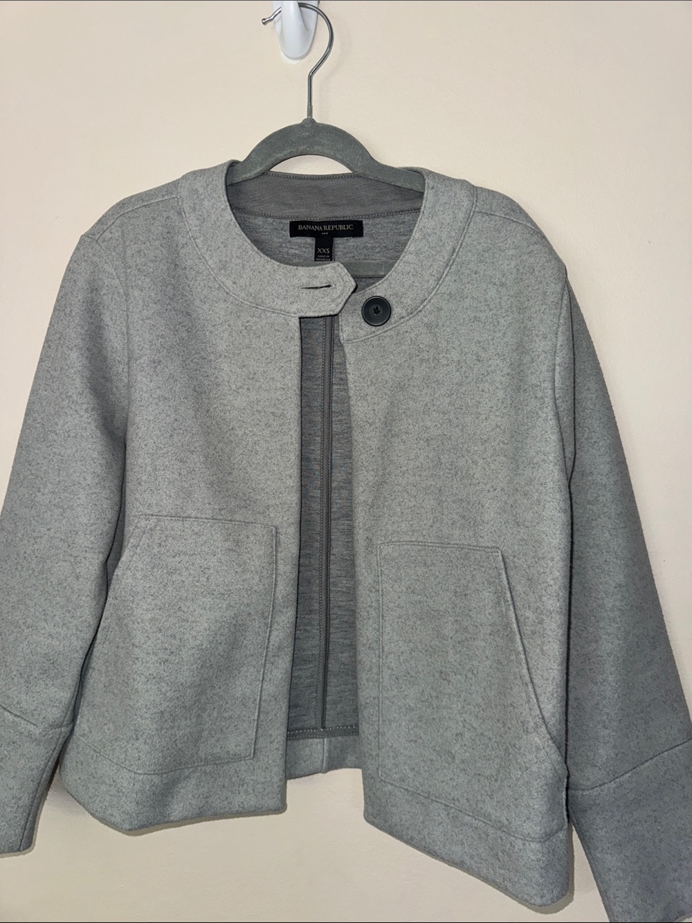Banana Republic Light Gray Collarless Crop | xxs